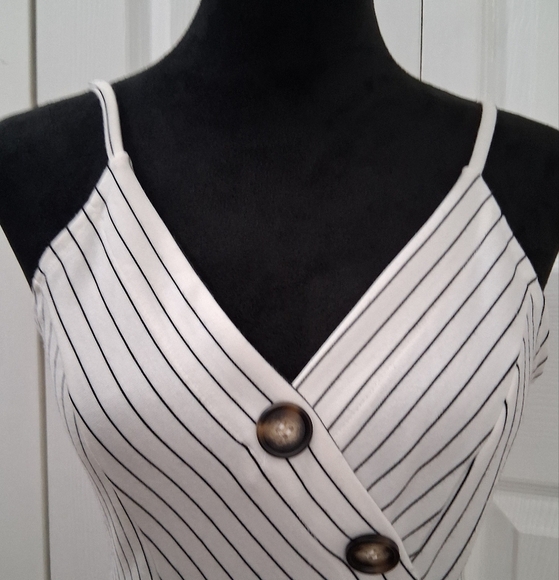 Fun Summer White Dress With Black Stripes & A Criss Cross Bodice   Size L - Picture 2 of 14